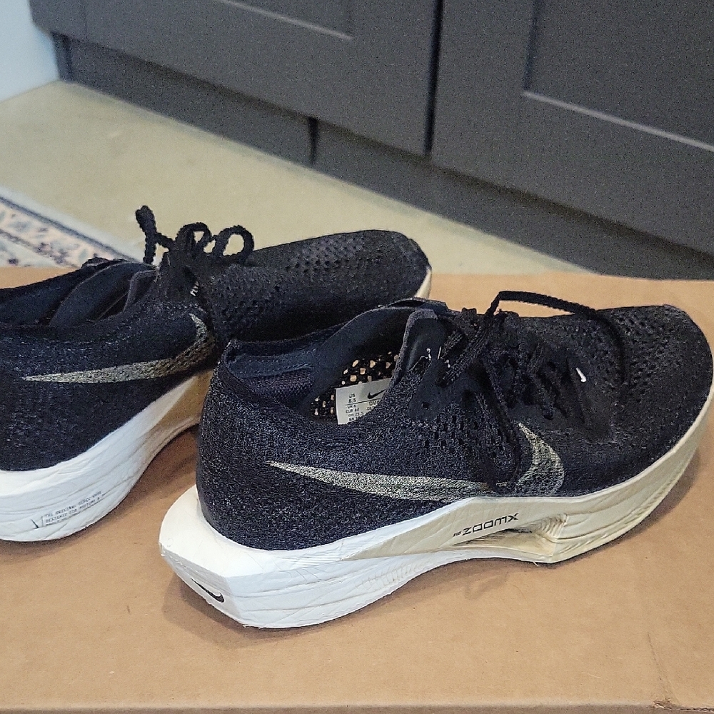 Nike Zoomx Vaporfly black/metallic gold